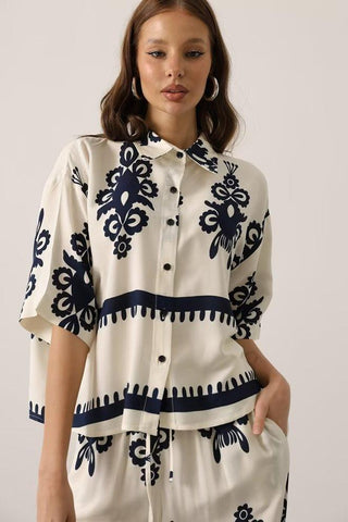 Ensemble chemise ample et pantalon imprimé blanc & bleu marine – KIARA