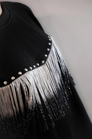 Pull noir oversize à franges argentées – KIARA